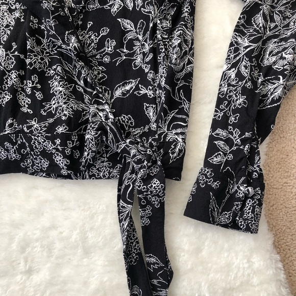 Abercrombie & Fitch | Floral Collared Wrap Top - Picture 10 of 13